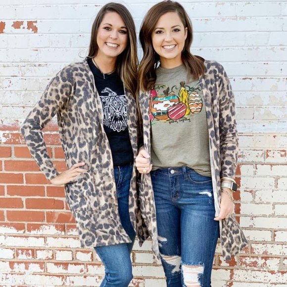 Leopard Print Cardigan Long Sleeve Sweater with Pockets NEW Size SMALL - Picture 2 of 11